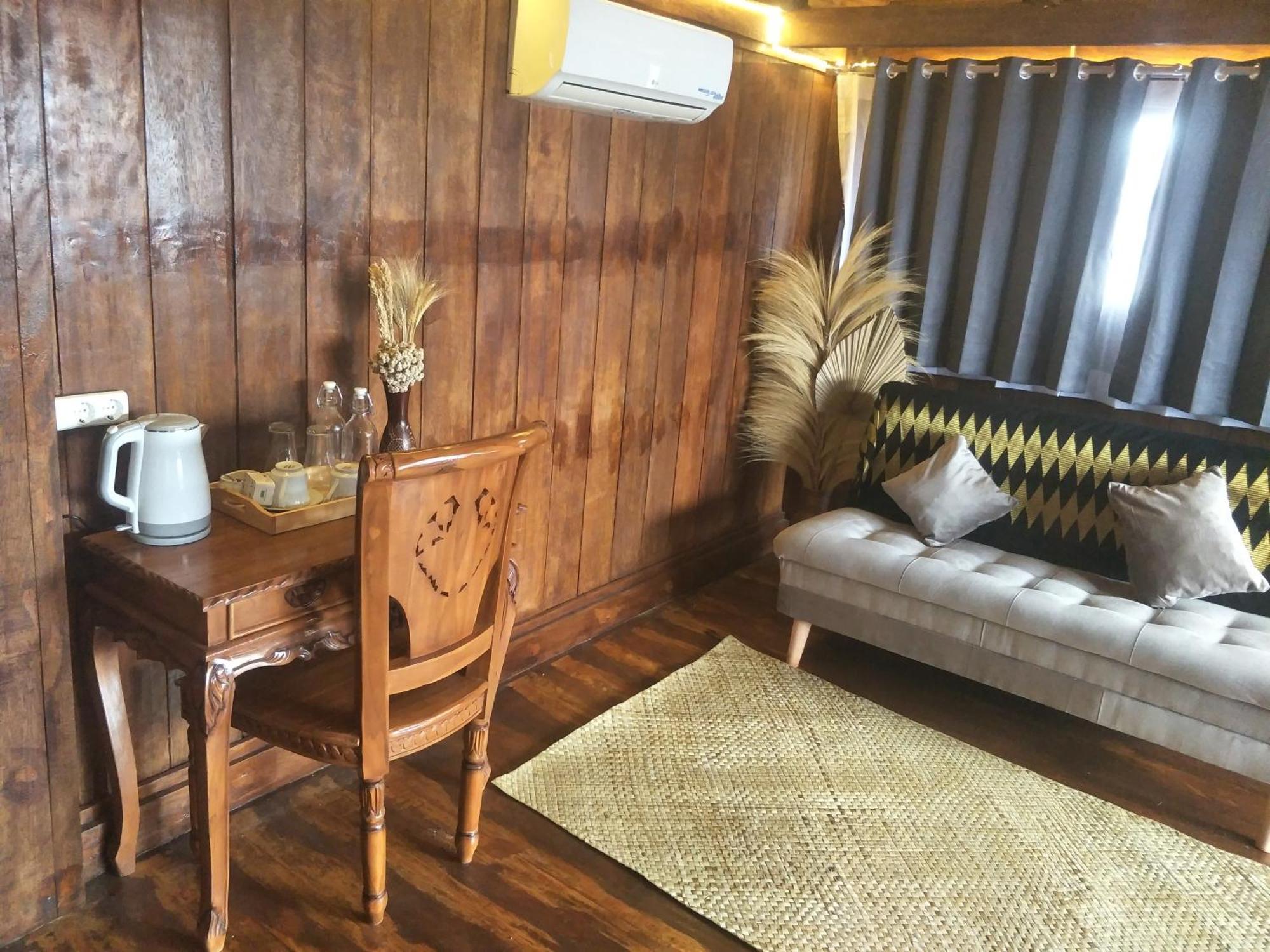 Bujak Permai Villa Matahari Lombok Ntb Praya Eksteriør bilde